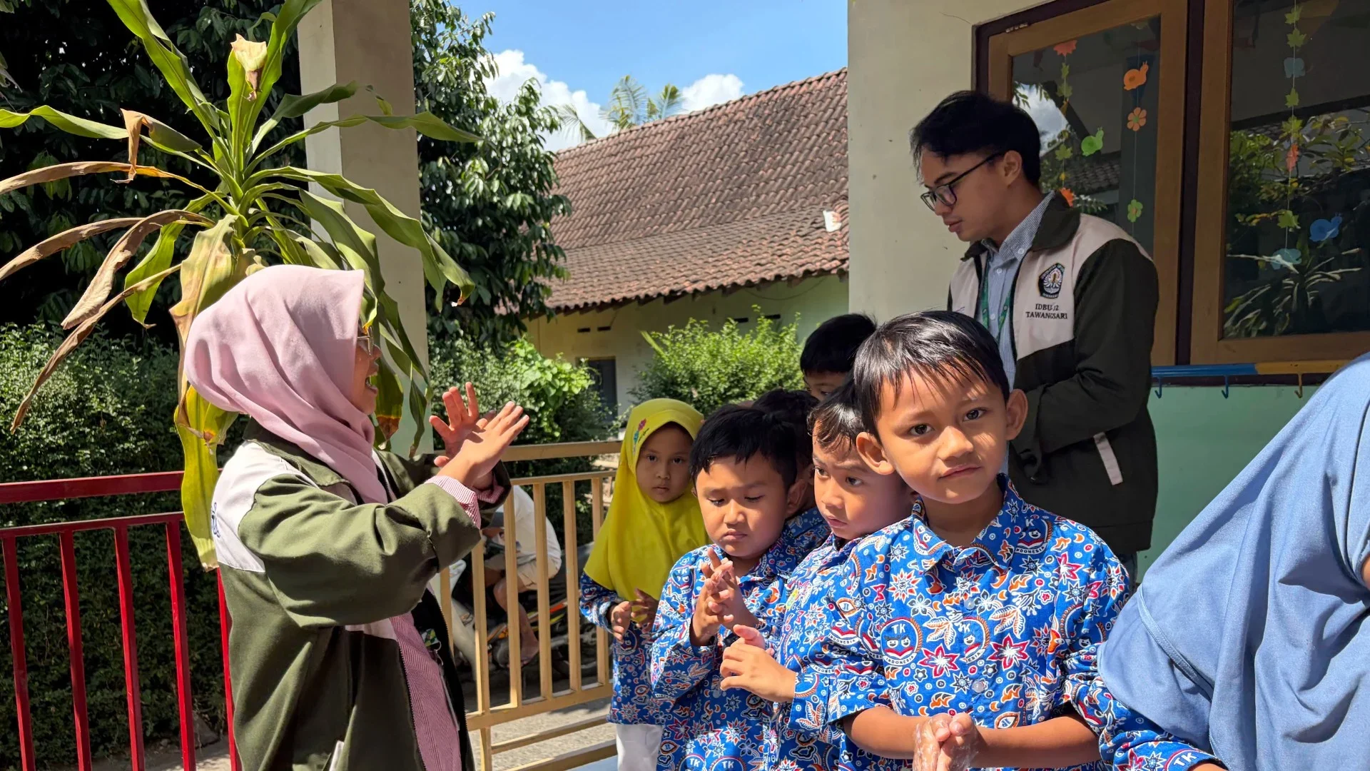 Dukungan Kesehatan hingga Desain BUMDes, Mahasiswa KKN-T Undip Dampingi Warga Desa Tawangsari