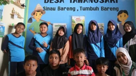 Bukan Sekadar Tempat Baca, Perpustakaan Desa Tawangsari Bersama Mahasiswa KKN-T IDBU 12 UNDIP Bawa Semangat “Sinau Bareng, Tumbuh Bareng”